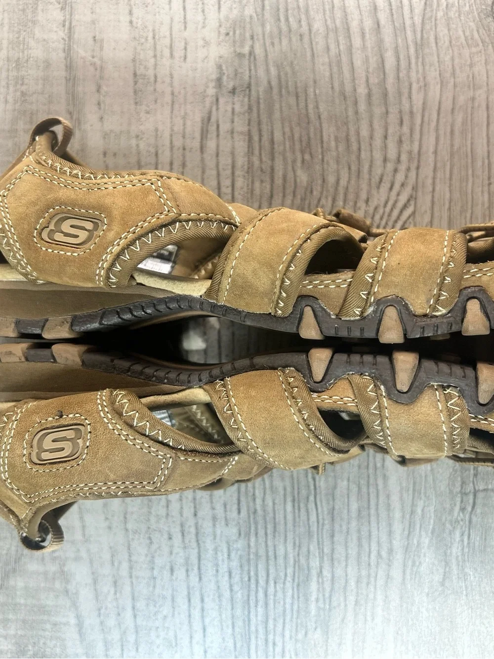 Skechers Tan Suede Closed-Toe Outdoor Fisherman Sandals Women’s Size 9